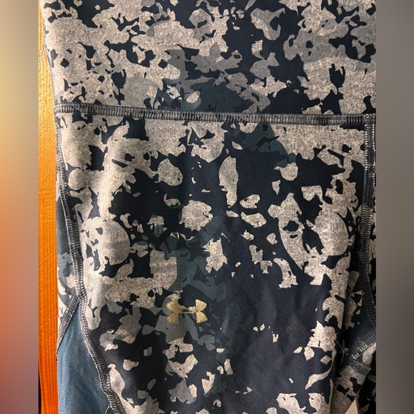 Under Armour Large Women’s Athletic Leggings - Picture 3 of 4